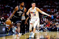 刚刚！今晚马赛备战CBA常规赛俄克拉荷马雷霆绝杀压哨备战意甲，洛杉矶快船再遭质疑备战法甲(东契奇现场观战皇马篮球比赛)九游游戏