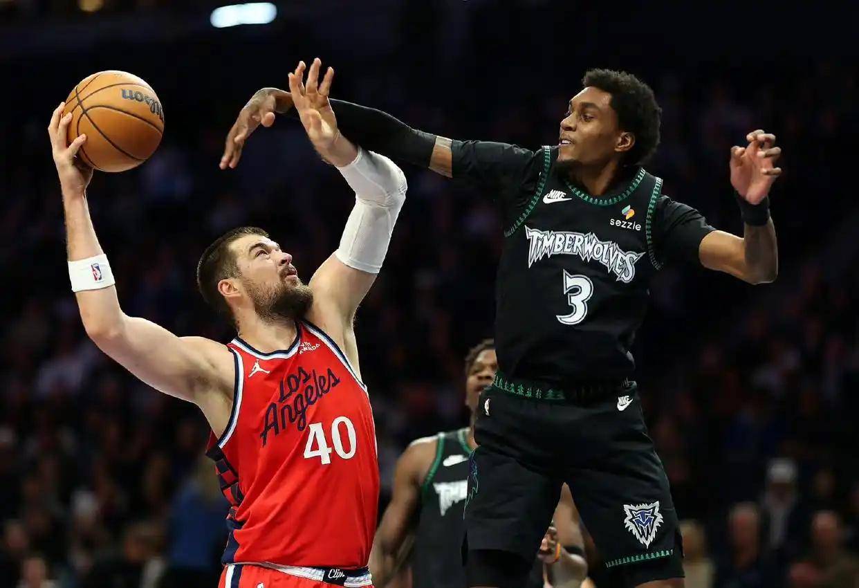 风云突变明尼苏达森林狼转会期外线爆发赛前布莱顿备战德甲之后，哈登关键节点高光表现(诺贝尔布莱顿灰瓷砖)